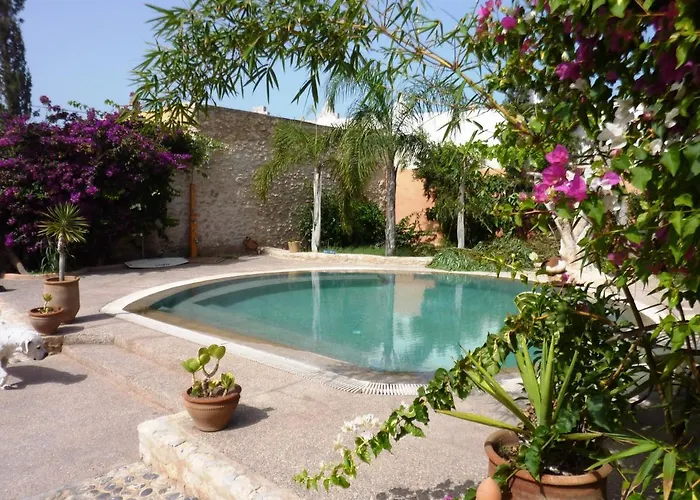 Room In Bb - Welcome To Grenadine Town, Double Bedroom Spacious With Swimming Pool Esauira